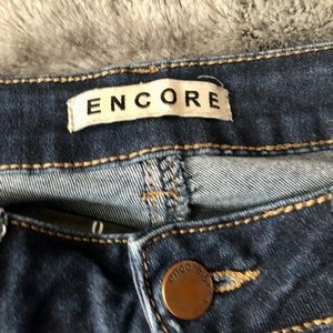Encore Distressed Jeans